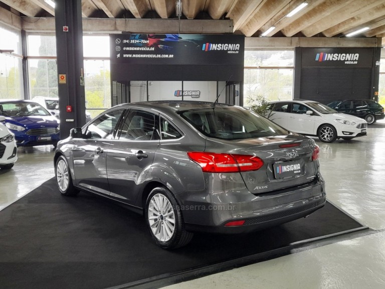 FORD - FOCUS - 2016 - Cinza