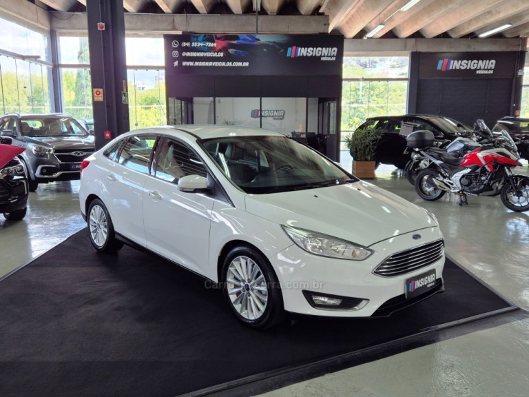 FORD - FOCUS - 2016 - Branca