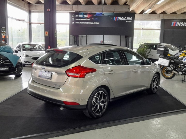 FORD - FOCUS - 2016 - Prata