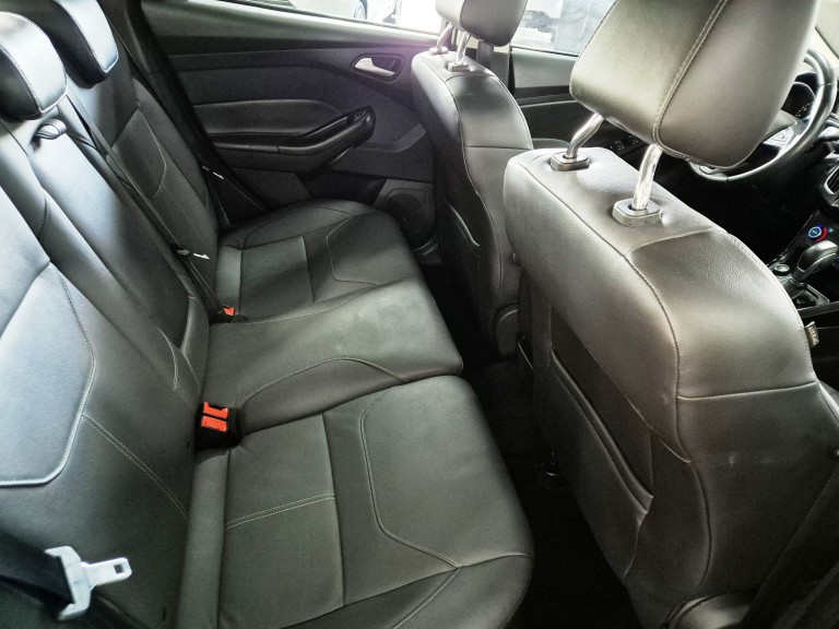 FORD - FOCUS - 2017 - Preta