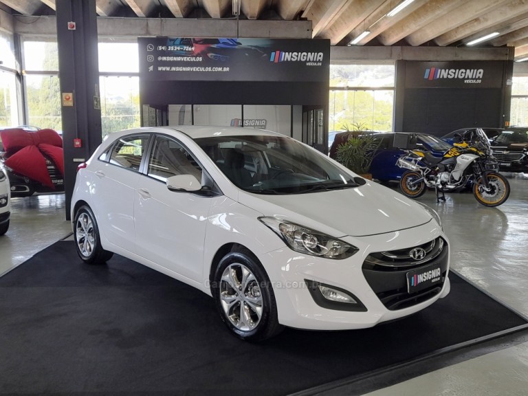 HYUNDAI - I30 - 2015 - Branca