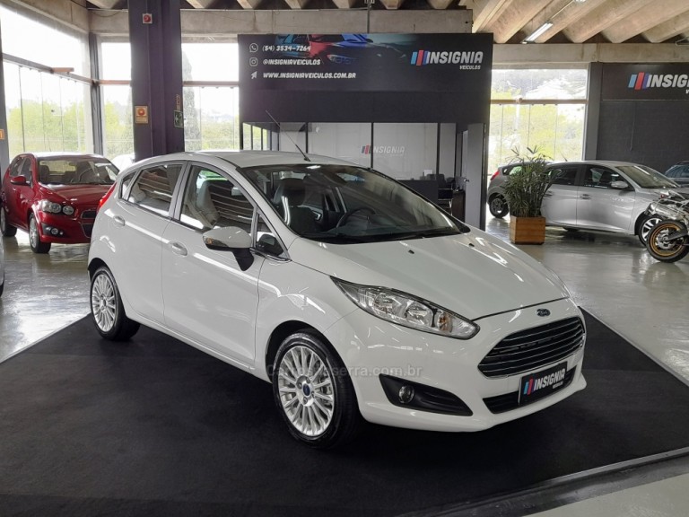 FORD - FIESTA - 2015 - Branca