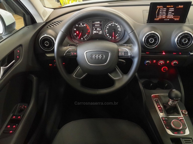 AUDI - A3 - 2014 - Branca