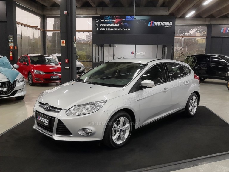 FORD - FOCUS - 2015 - Prata