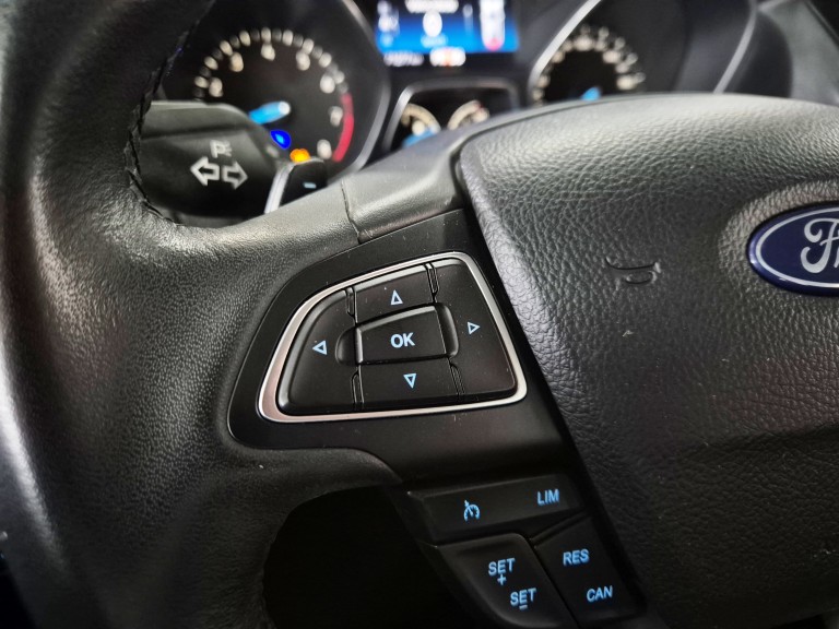 FORD - FOCUS - 2017 - Preta