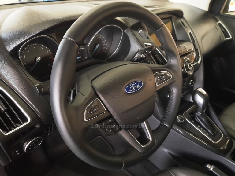 FORD - FOCUS - 2017 - Cinza