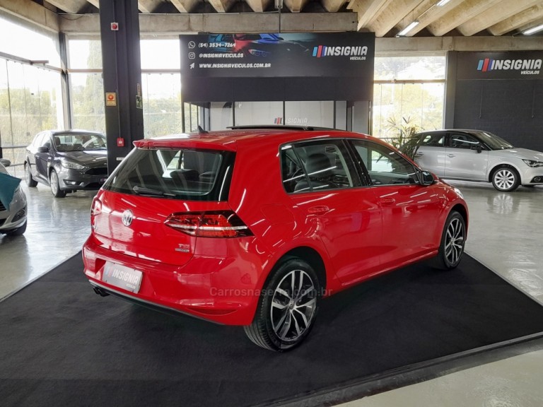 VOLKSWAGEN - GOLF - 2014 - Vermelha