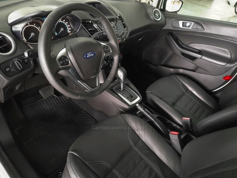 FORD - FIESTA - 2015 - Branca