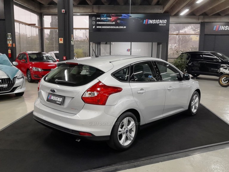 FORD - FOCUS - 2015 - Prata