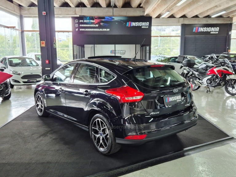 FORD - FOCUS - 2017 - Preta