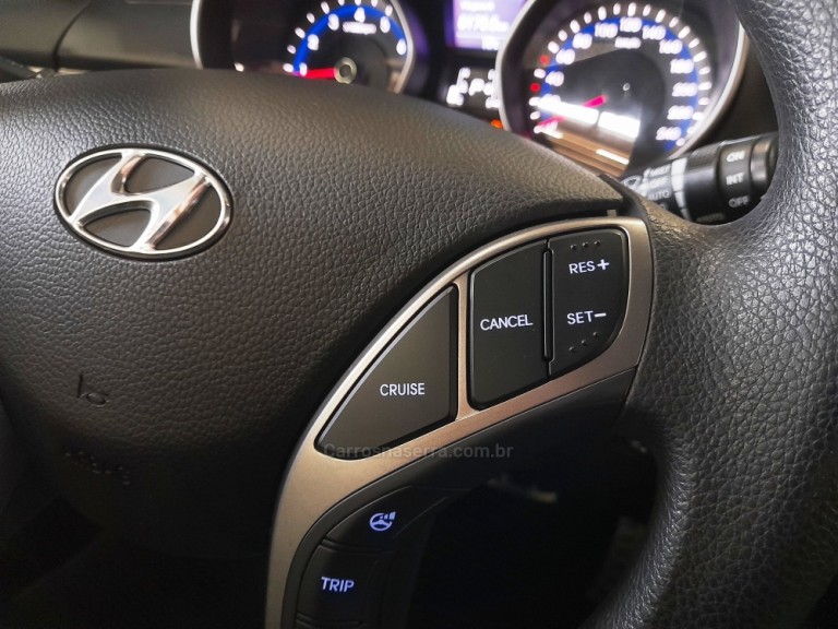 HYUNDAI - I30 - 2015 - Branca