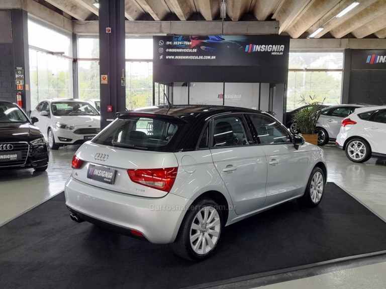 AUDI - A1 - 2013 - Prata