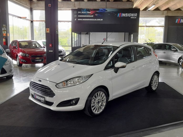 FORD - FIESTA - 2015 - Branca