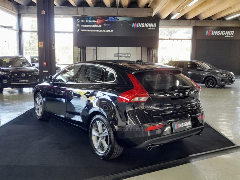 VOLVO - V40 - 2014 - Preta