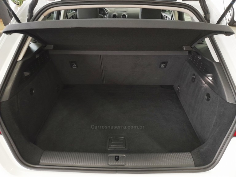 AUDI - A3 - 2014 - Branca