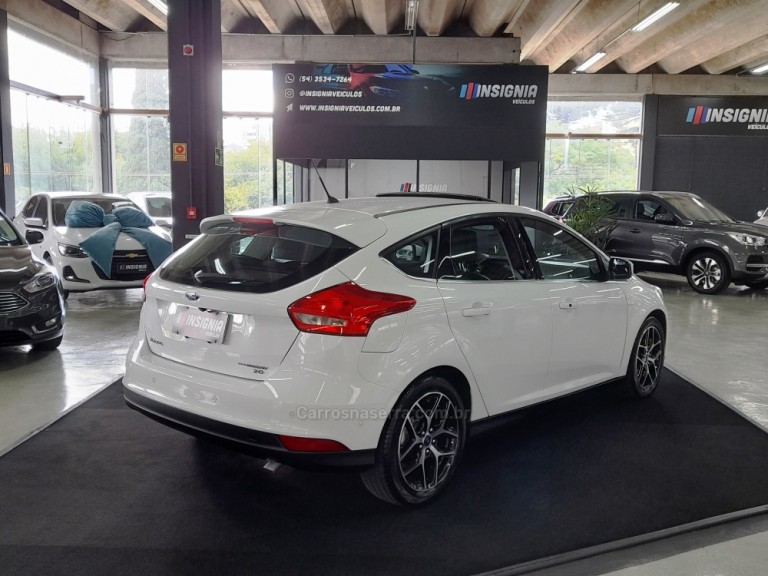 FORD - FOCUS - 2016 - Branca