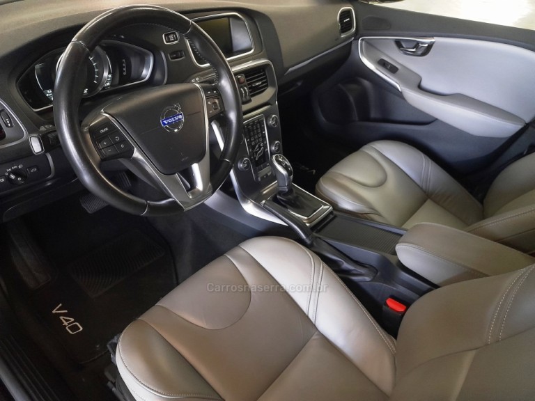VOLVO - V40 - 2014 - Preta