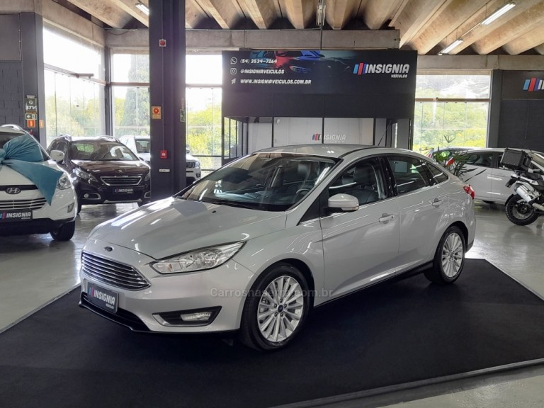 FORD - FOCUS - 2016 - Prata