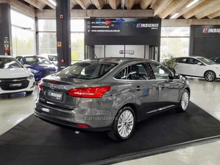 FORD - FOCUS - 2016 - Cinza
