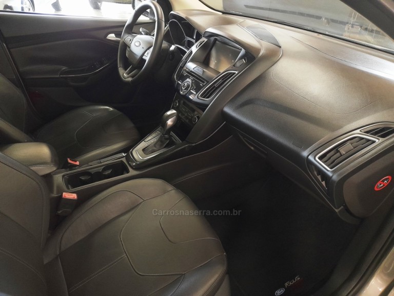 FORD - FOCUS - 2016 - Cinza