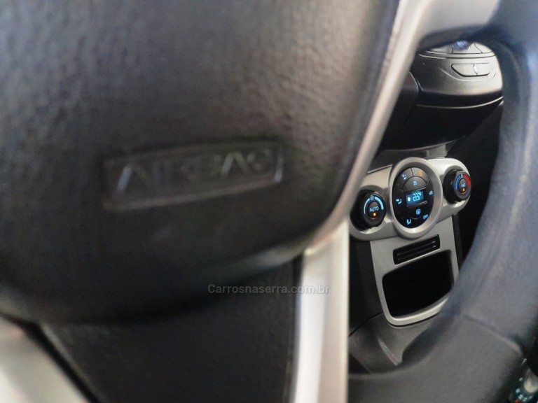 FORD - FIESTA - 2018 - Vermelha