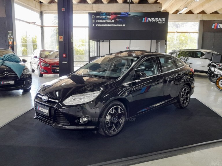 FORD - FOCUS - 2015 - Preta