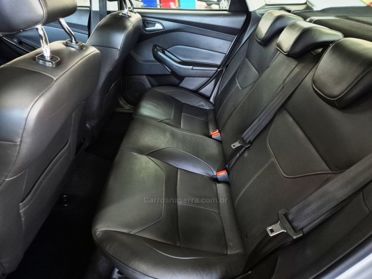 FORD - FOCUS - 2016 - Prata