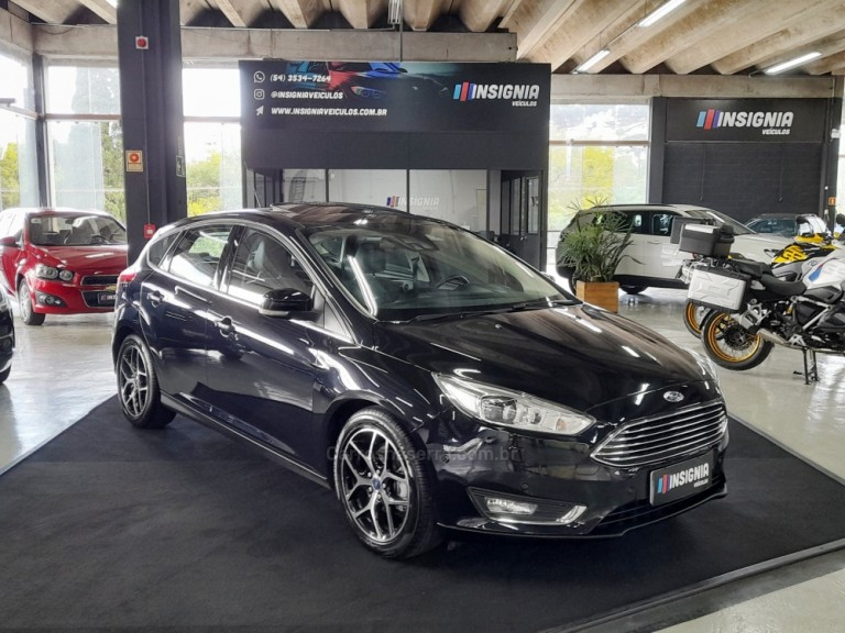 FORD - FOCUS - 2017 - Preta