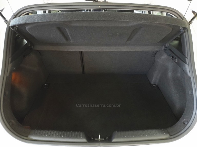 HYUNDAI - I30 - 2015 - Branca