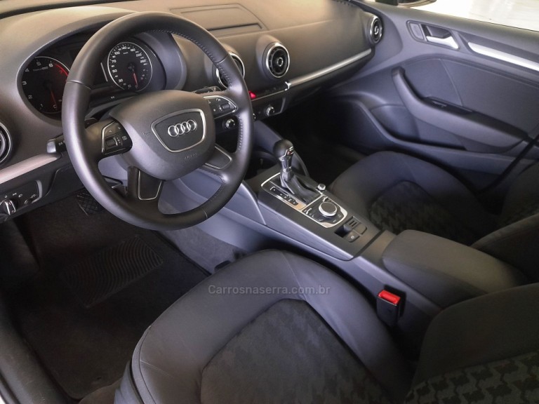AUDI - A3 - 2014 - Branca
