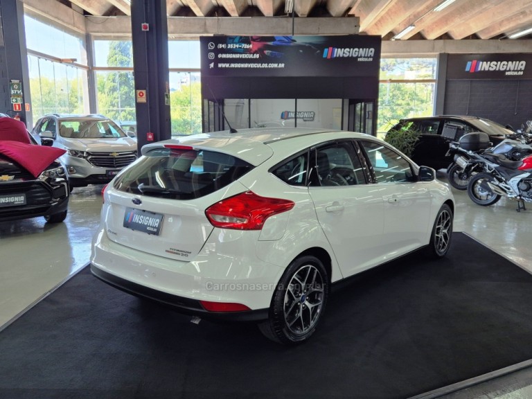 FORD - FOCUS - 2016 - Branca