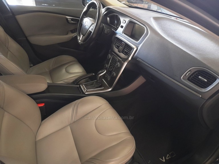 VOLVO - V40 - 2014 - Preta
