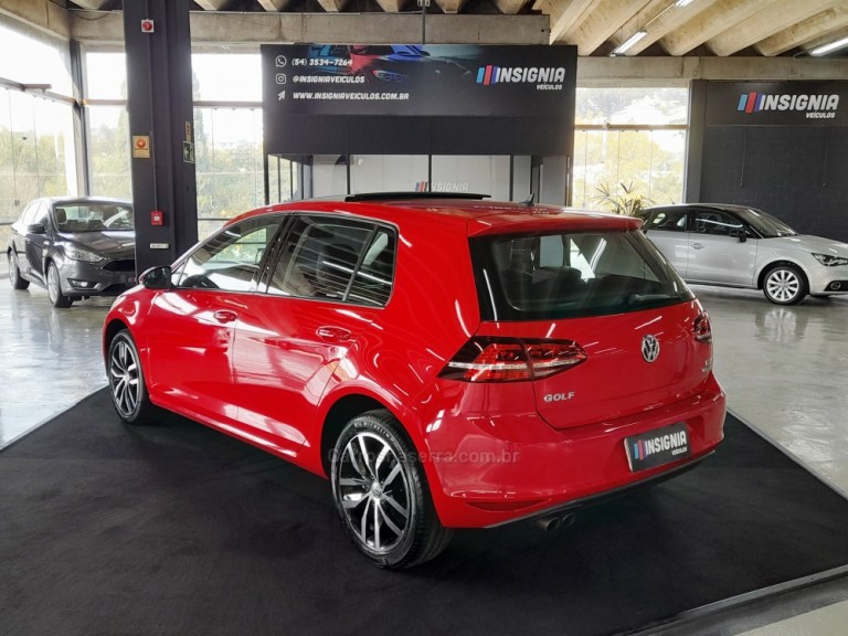 VOLKSWAGEN - GOLF - 2014 - Vermelha