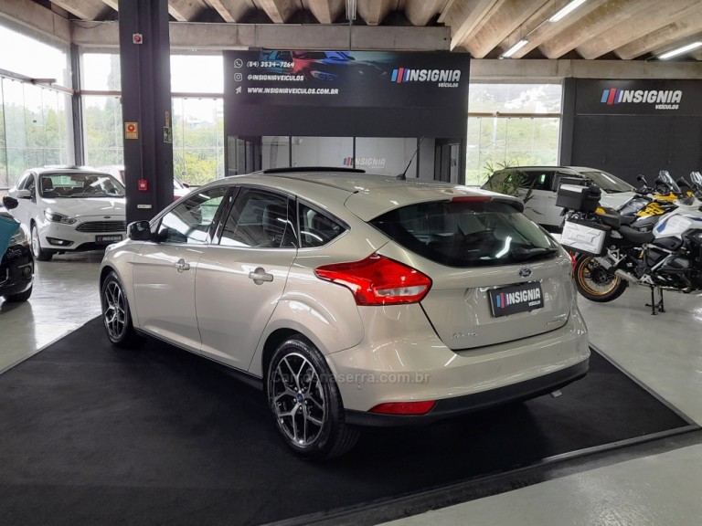 FORD - FOCUS - 2016 - Prata