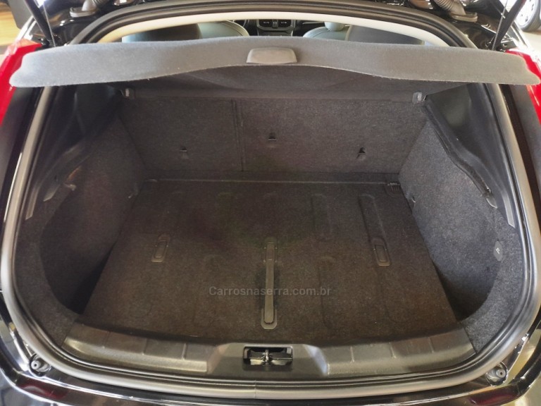 VOLVO - V40 - 2014 - Preta