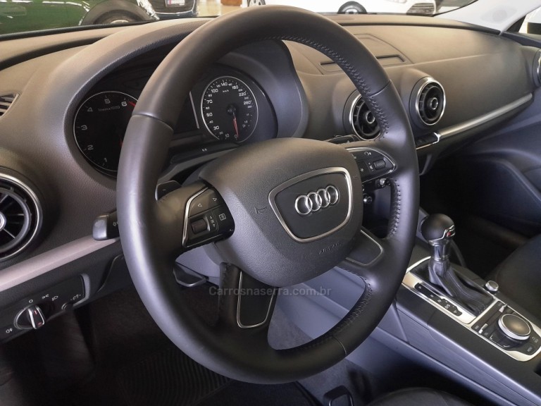 AUDI - A3 - 2014 - Branca