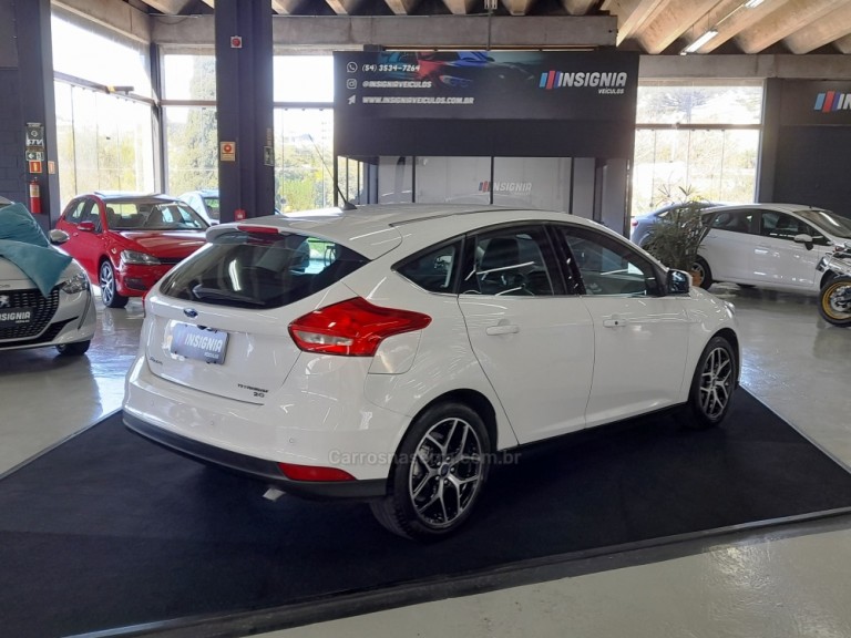 FORD - FOCUS - 2016 - Branca