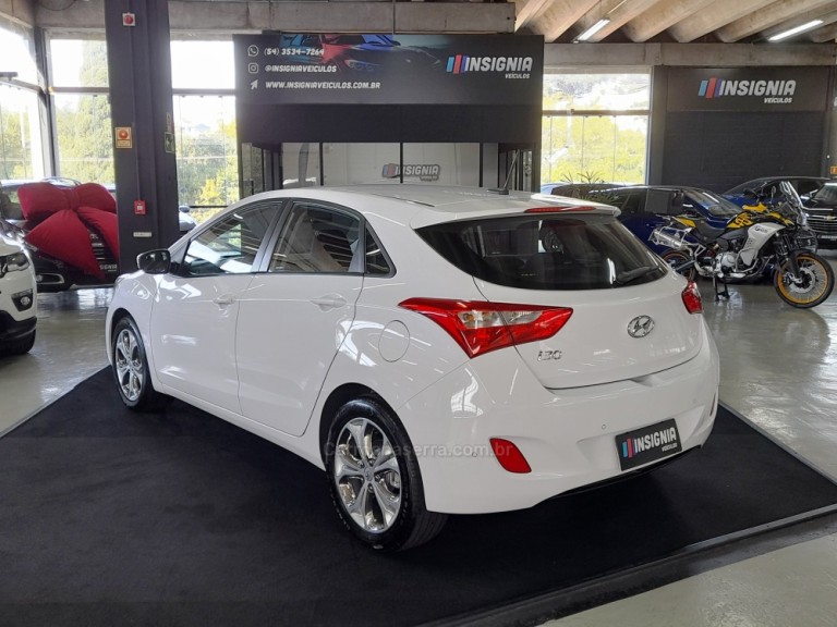 HYUNDAI - I30 - 2015 - Branca