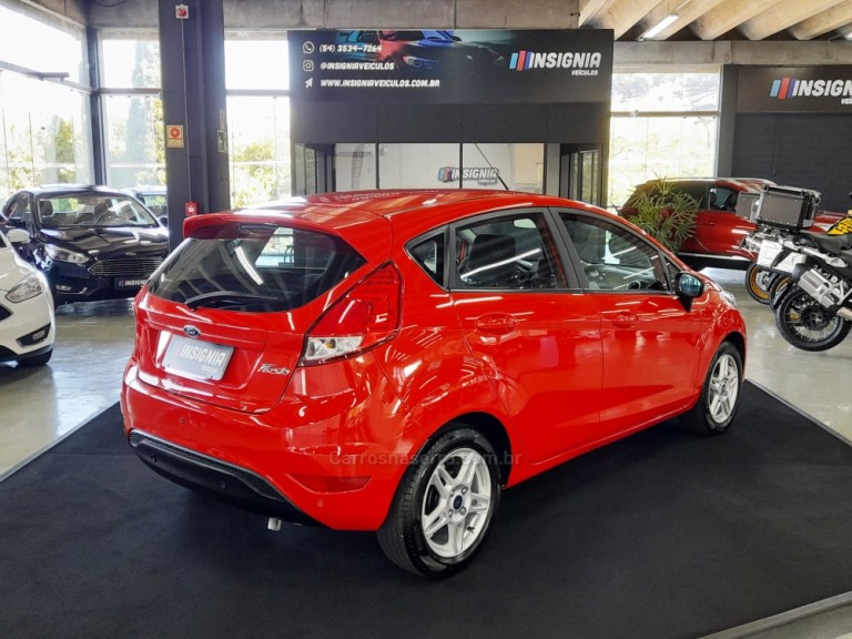 FORD - FIESTA - 2018 - Vermelha