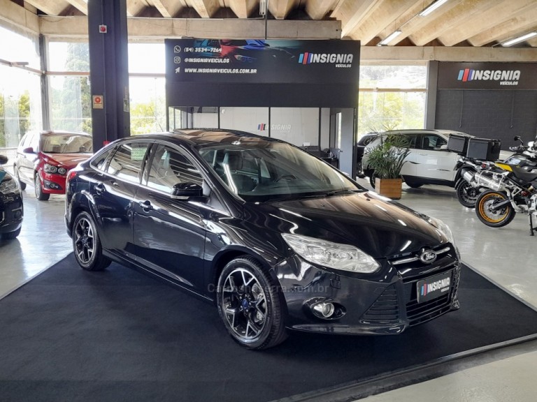 FORD - FOCUS - 2015 - Preta