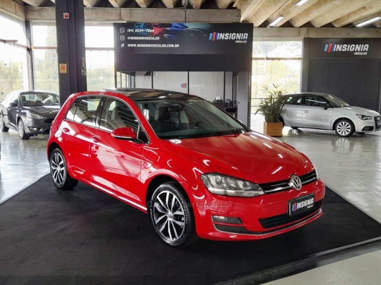 VOLKSWAGEN - GOLF - 2014 - Vermelha