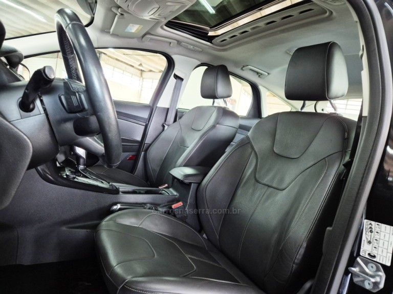 FORD - FOCUS - 2017 - Preta