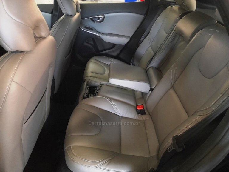 VOLVO - V40 - 2014 - Preta