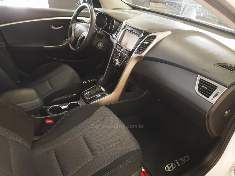 HYUNDAI - I30 - 2015 - Branca
