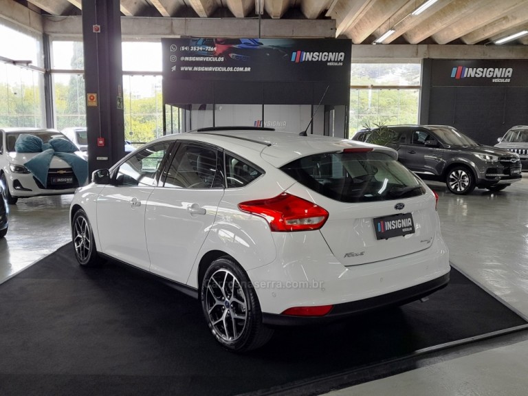 FORD - FOCUS - 2016 - Branca