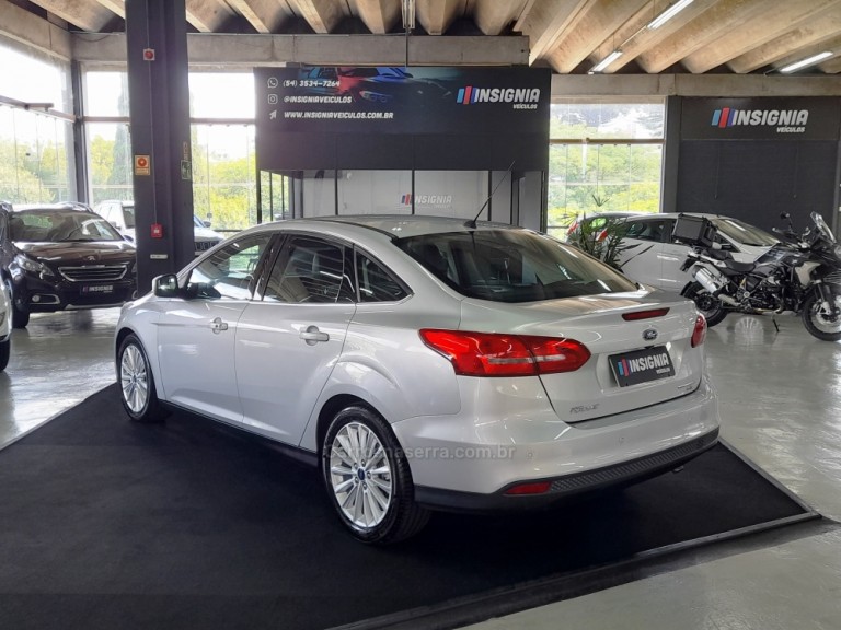 FORD - FOCUS - 2016 - Prata