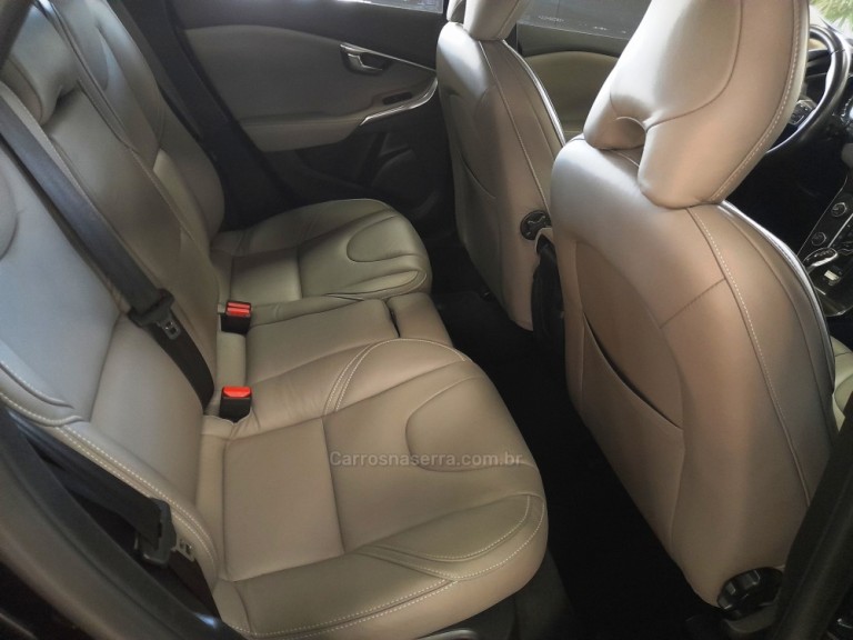 VOLVO - V40 - 2014 - Preta