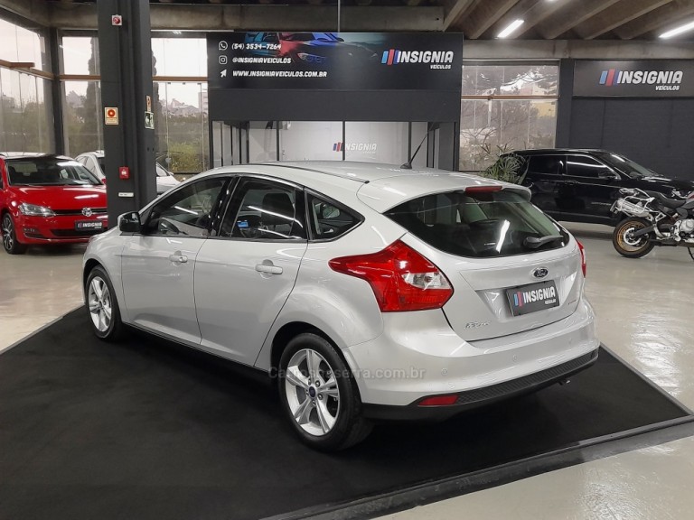 FORD - FOCUS - 2015 - Prata