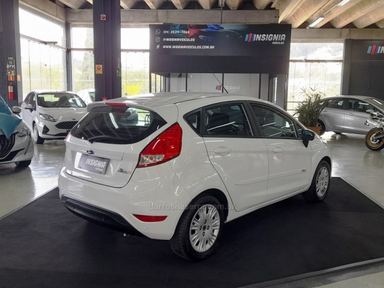 FORD - FIESTA - 2018 - Branca