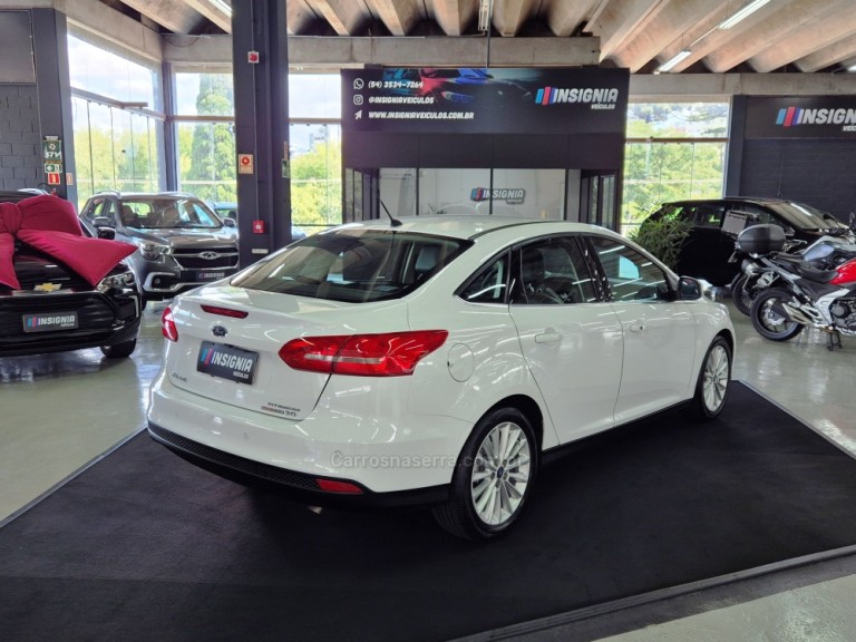 FORD - FOCUS - 2016 - Branca